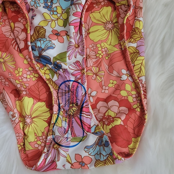Sanctuary Reversible Printed Halter Swimsuit NWT - Size Large - Picture 10 of 10